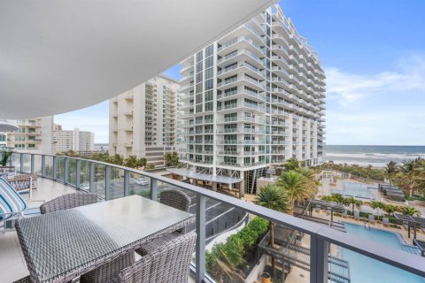 Condominio en venta en Riviera Beach, Florida, 3 dormitorios, 194.91 m2 № 2158182 - foto 9