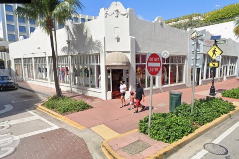 Commercial property in Miami Beach, Florida № 2249104