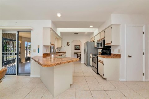 House in Port Charlotte, Florida 3 bedrooms, 169.27 sq.m. № 2150939 - photo 11