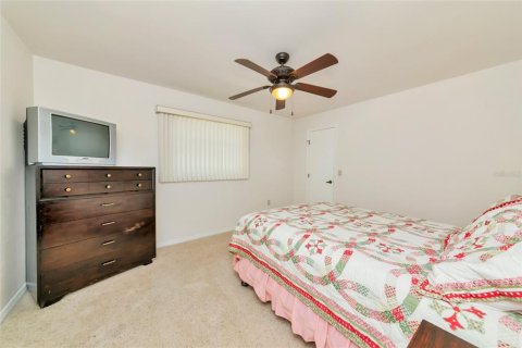 House in Port Charlotte, Florida 3 bedrooms, 169.27 sq.m. № 2150939 - photo 19