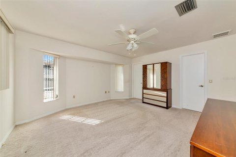 House in Port Charlotte, Florida 3 bedrooms, 169.27 sq.m. № 2150939 - photo 28