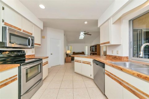 House in Port Charlotte, Florida 3 bedrooms, 169.27 sq.m. № 2150939 - photo 9