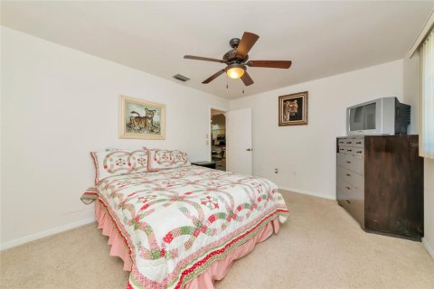 House in Port Charlotte, Florida 3 bedrooms, 169.27 sq.m. № 2150939 - photo 17