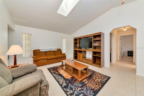 House in Port Charlotte, Florida 3 bedrooms, 169.27 sq.m. № 2150939 - photo 14