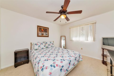 House in Port Charlotte, Florida 3 bedrooms, 169.27 sq.m. № 2150939 - photo 22