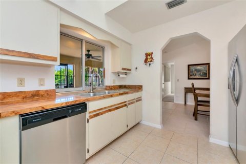House in Port Charlotte, Florida 3 bedrooms, 169.27 sq.m. № 2150939 - photo 10