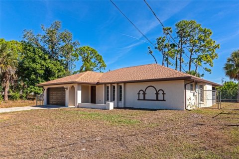 House in Port Charlotte, Florida 3 bedrooms, 169.27 sq.m. № 2150939