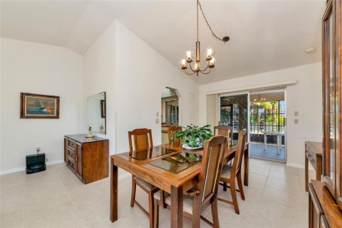 House in Port Charlotte, Florida 3 bedrooms, 169.27 sq.m. № 2150939 - photo 6