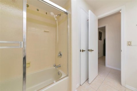 House in Port Charlotte, Florida 3 bedrooms, 169.27 sq.m. № 2150939 - photo 24