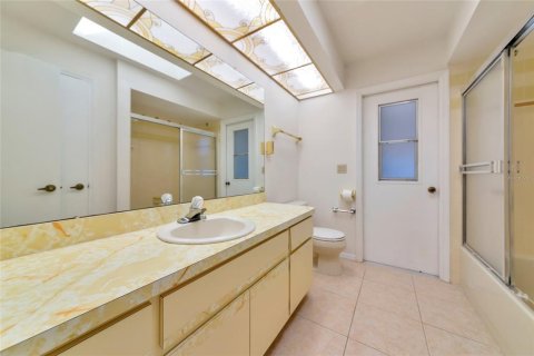 House in Port Charlotte, Florida 3 bedrooms, 169.27 sq.m. № 2150939 - photo 23