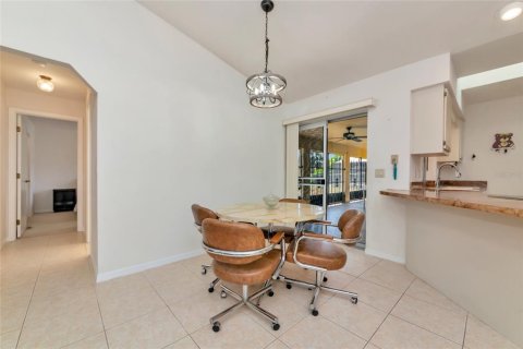 House in Port Charlotte, Florida 3 bedrooms, 169.27 sq.m. № 2150939 - photo 12