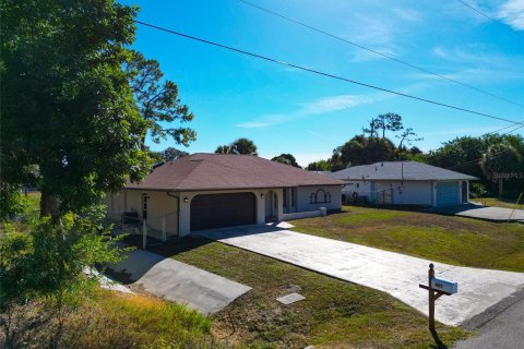 House in Port Charlotte, Florida 3 bedrooms, 169.27 sq.m. № 2150939 - photo 3