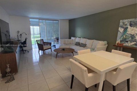 Copropriété à vendre à Hallandale Beach, Floride: 2 chambres, 101.45 m2 № 1935638 - photo 6