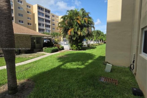 Copropriété à vendre à Hallandale Beach, Floride: 2 chambres, 101.45 m2 № 1935638 - photo 16
