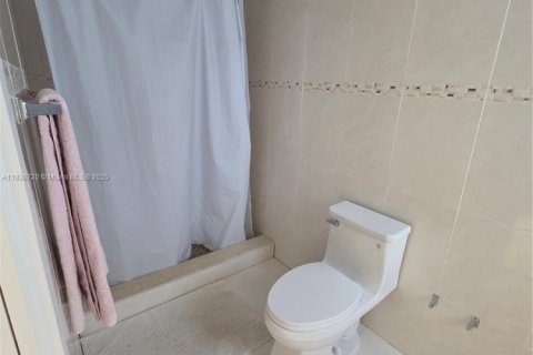 Copropriété à vendre à Hallandale Beach, Floride: 2 chambres, 101.45 m2 № 1935638 - photo 11