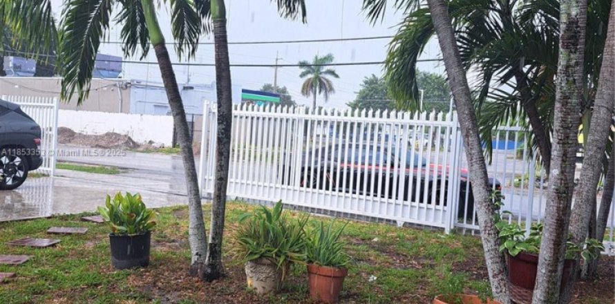 House in West Park, Florida 3 bedrooms, 174.84 sq.m. № 1877634