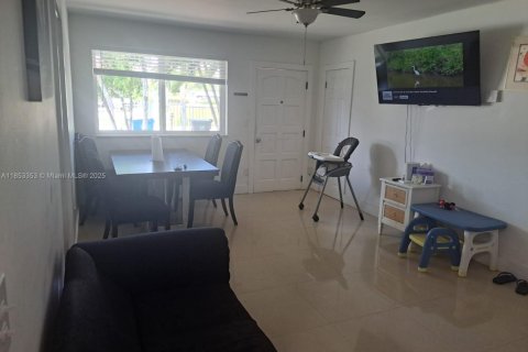 House in West Park, Florida 3 bedrooms, 174.84 sq.m. № 1877634 - photo 7