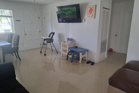 House in West Park, Florida 3 bedrooms, 174.84 sq.m. № 1877634 - photo 6