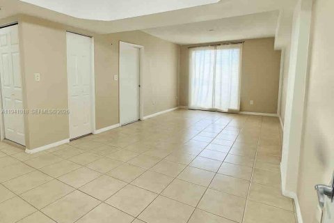Copropriété à louer à Surfside, Floride: 1 chambre, 71.53 m2 № 1997894 - photo 4