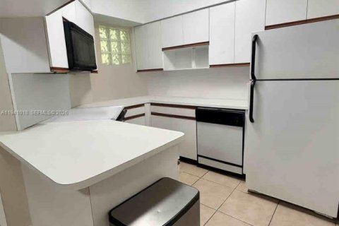 Copropriété à louer à Surfside, Floride: 1 chambre, 71.53 m2 № 1997894 - photo 5