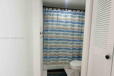 Copropriété à louer à Surfside, Floride: 1 chambre, 71.53 m2 № 1997894 - photo 12
