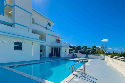 Copropriété à louer à Surfside, Floride: 1 chambre, 71.53 m2 № 1997894 - photo 16