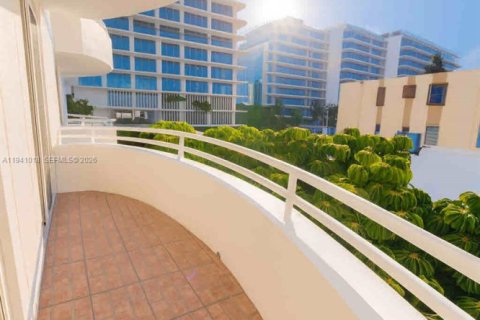 Copropriété à louer à Surfside, Floride: 1 chambre, 71.53 m2 № 1997894 - photo 14