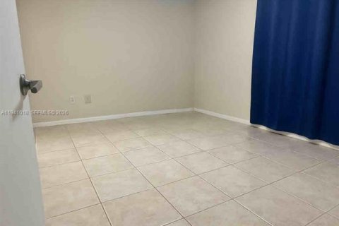 Copropriété à louer à Surfside, Floride: 1 chambre, 71.53 m2 № 1997894 - photo 8