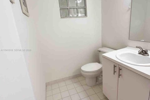 Copropriété à louer à Surfside, Floride: 1 chambre, 71.53 m2 № 1997894 - photo 7