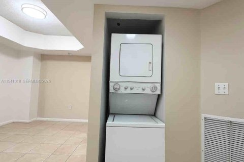 Copropriété à louer à Surfside, Floride: 1 chambre, 71.53 m2 № 1997894 - photo 6