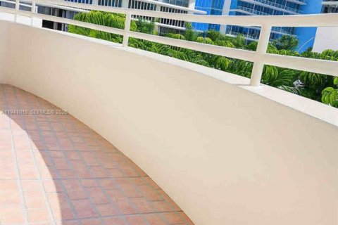 Copropriété à louer à Surfside, Floride: 1 chambre, 71.53 m2 № 1997894 - photo 15