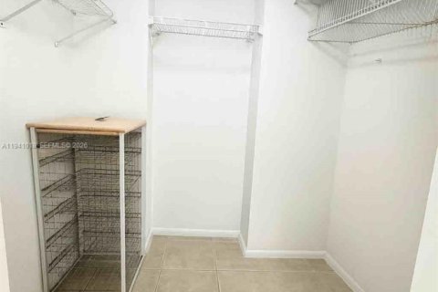 Copropriété à louer à Surfside, Floride: 1 chambre, 71.53 m2 № 1997894 - photo 10