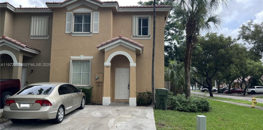 Таунхаус в Хомстед, Флорида 4 спальни, 150.32м2 № 2032991