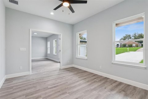 Villa ou maison à vendre à Deltona, Floride: 4 chambres, 212.84 m2 № 2280279 - photo 10