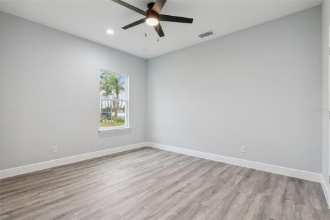 Villa ou maison à vendre à Deltona, Floride: 4 chambres, 212.84 m2 № 2280279 - photo 19