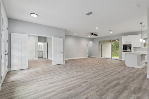Villa ou maison à vendre à Deltona, Floride: 4 chambres, 212.84 m2 № 2280279 - photo 9
