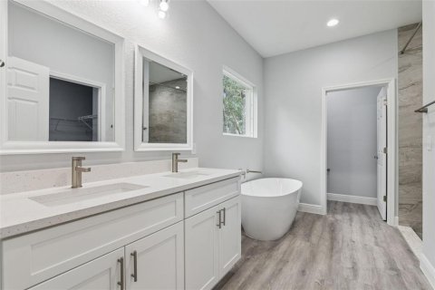 Villa ou maison à vendre à Deltona, Floride: 4 chambres, 212.84 m2 № 2280279 - photo 13
