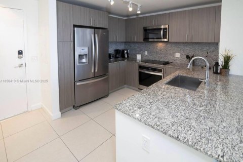Снять в аренду квартиру в Дорал, Флорида 1 спальня, 96.62м2, № 1878513 - фото 4