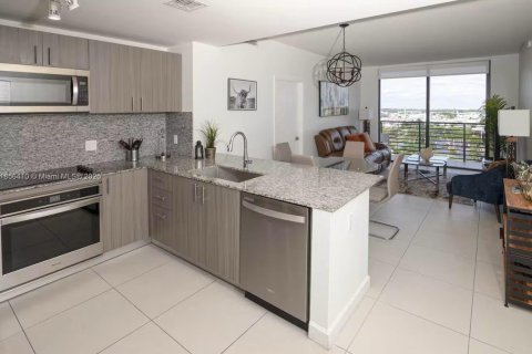 Снять в аренду квартиру в Дорал, Флорида 1 спальня, 96.62м2, № 1878513 - фото 1