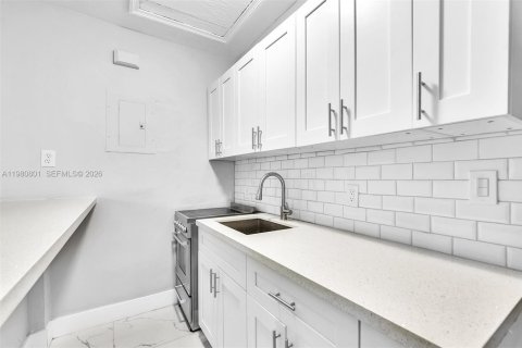 Casa en alquiler en Fort Lauderdale, Florida, 1 dormitorio, 42.83 m2 № 2044164 - foto 13