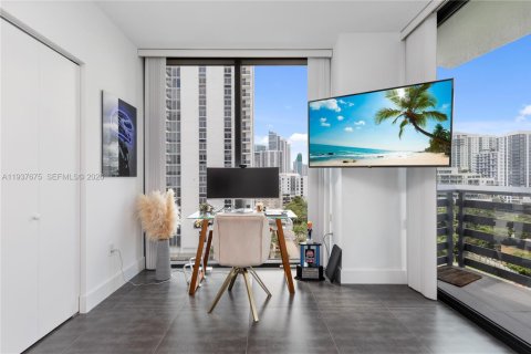 Купить кондоминиум в Майами, Флорида 3 спальни, 129.6м2, № 2053488 - фото 19