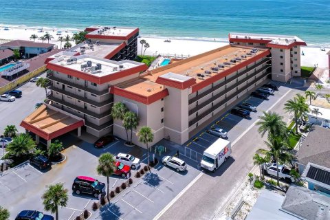 Condo in Redington Shores, Florida, 2 bedrooms  № 2368832