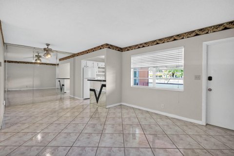 Condo in Hollywood, Florida, 2 bedrooms  № 2081914 - photo 3