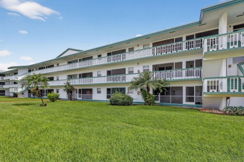 Condo in Hollywood, Florida, 2 bedrooms  № 2081914 - photo 1