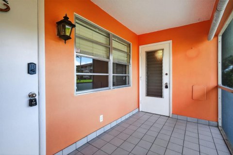 Condo in Hollywood, Florida, 2 bedrooms  № 2081914 - photo 2