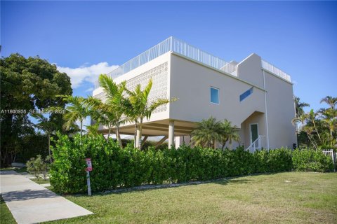 Villa ou maison à louer à Miami, Floride: 4 chambres, 343.09 m2 № 1998076 - photo 2