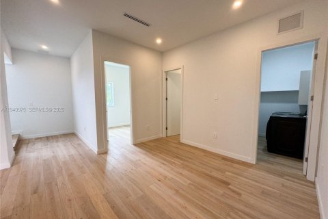 Villa ou maison à louer à Miami, Floride: 4 chambres, 343.09 m2 № 1998076 - photo 8