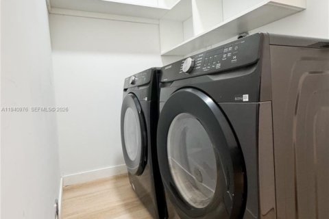 Villa ou maison à louer à Miami, Floride: 4 chambres, 343.09 m2 № 1998076 - photo 23