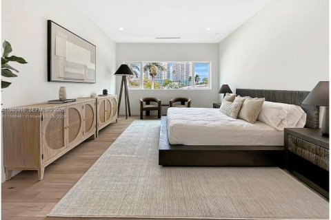 Villa ou maison à louer à Miami, Floride: 4 chambres, 343.09 m2 № 1998076 - photo 9