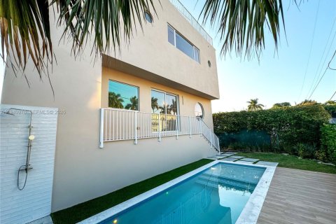 Villa ou maison à louer à Miami, Floride: 4 chambres, 343.09 m2 № 1998076 - photo 24